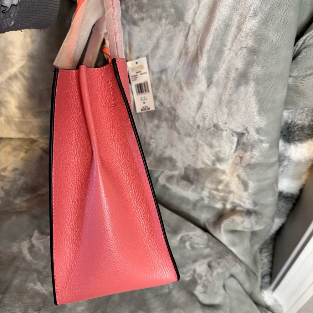 Michael Kors Coral Pink Tote Bag. NWT - Picture 4 of 13